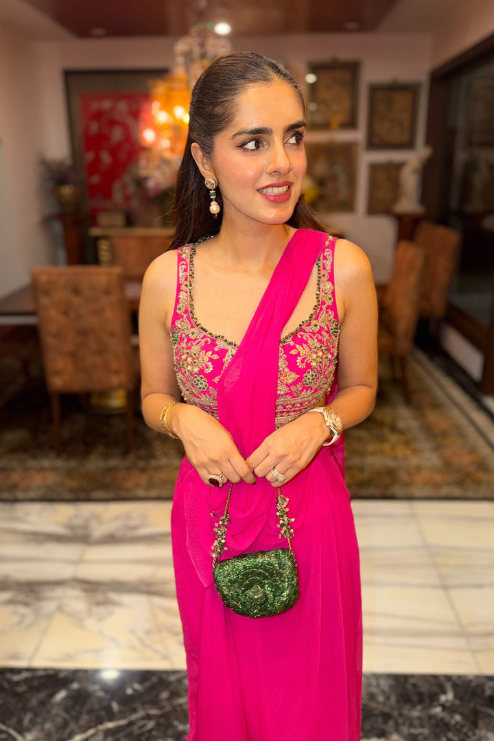 Sharnamli in Knot Saree Set