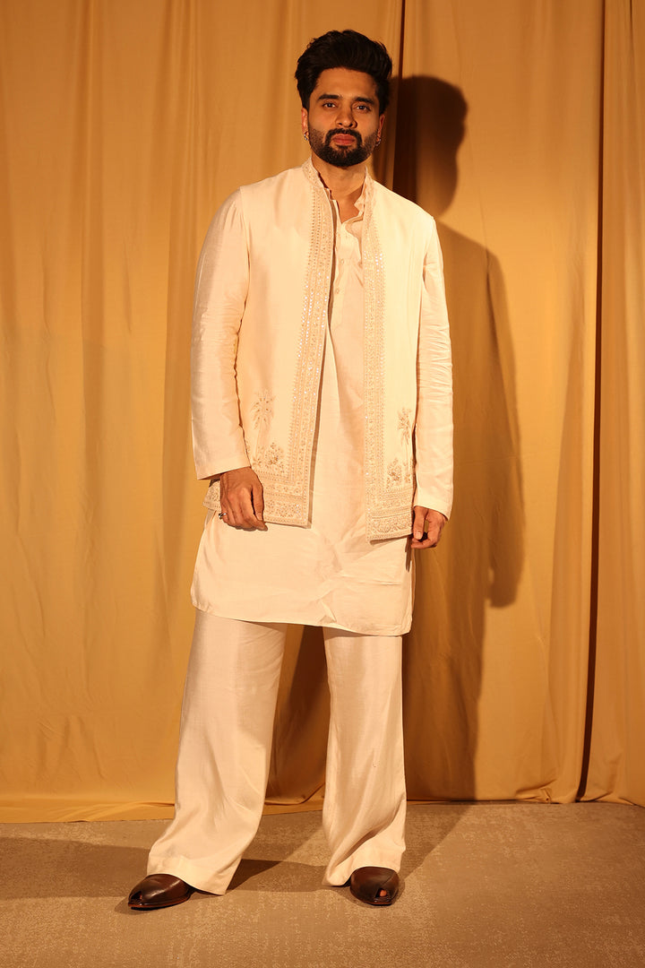 Jackky Bhagnani in Mehez Kurta Bandi Set