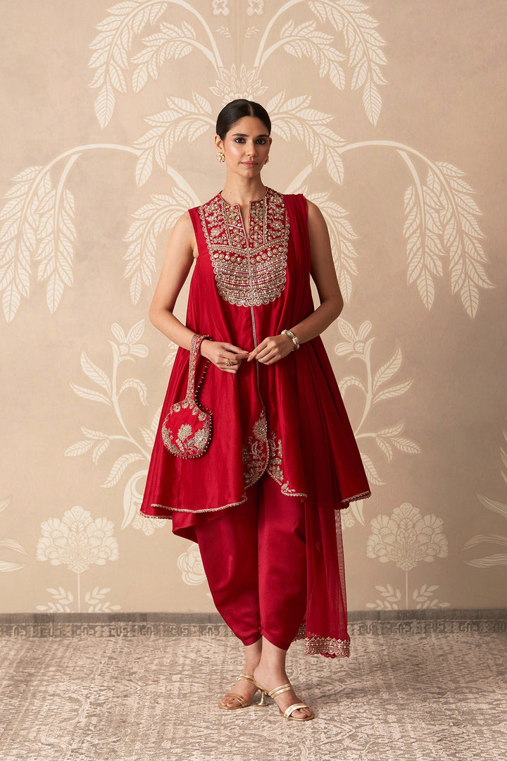 Ishq Kurta-RTS
Salwar Set-RTS