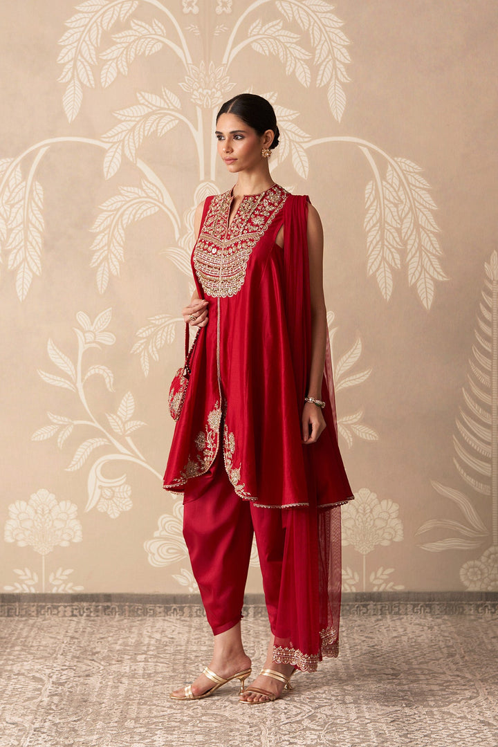 Ishq Kurta-RTS
Salwar Set-RTS