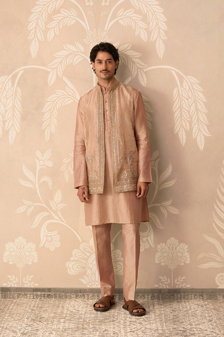 Zaroon-RTS
Kurta Bandi Set-RTS