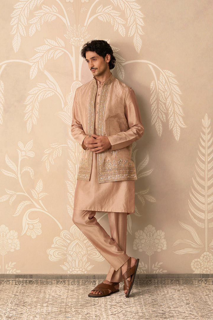 Zaroon 
Kurta Bandi Set