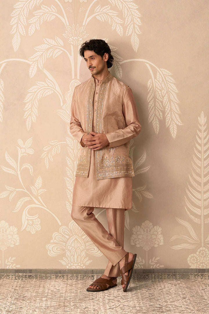 Zaroon-RTS
Kurta Bandi Set-RTS