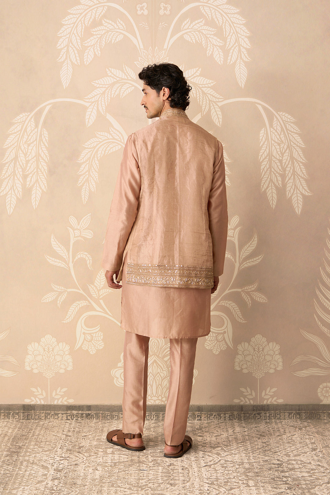 Zaroon 
Kurta Bandi Set