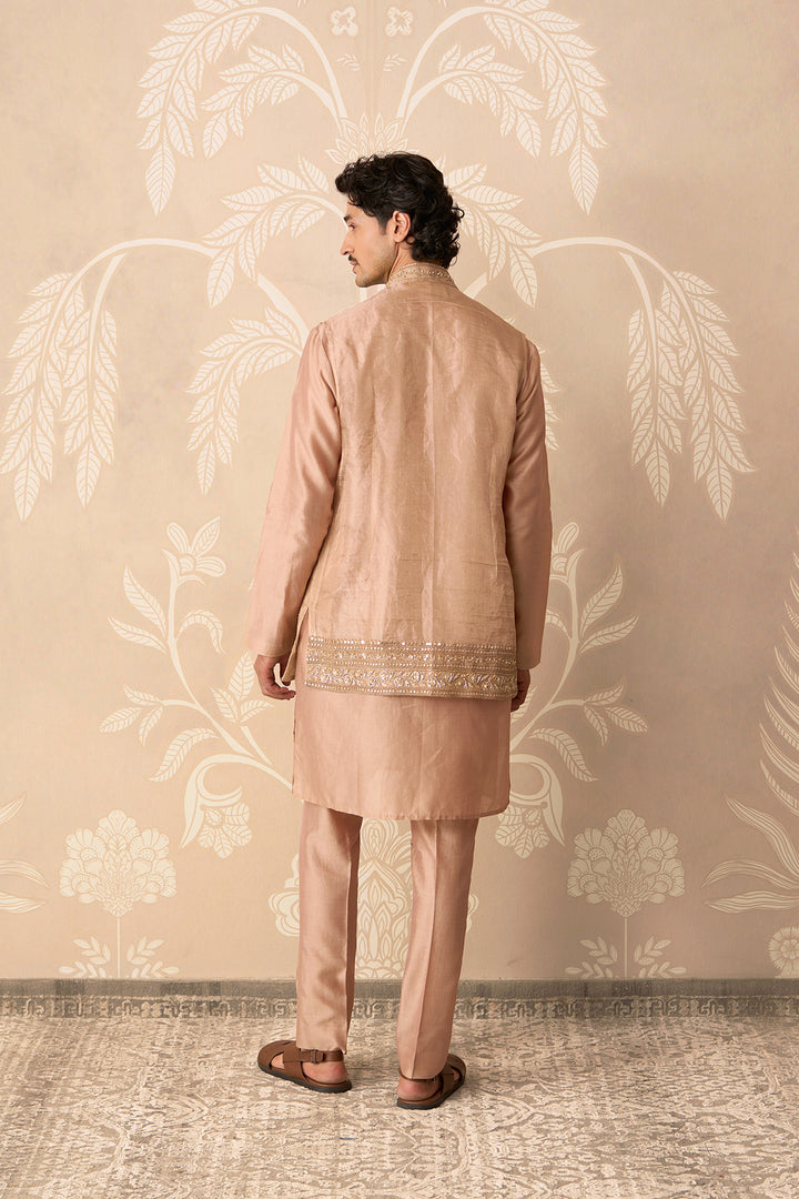 Zaroon 
Kurta Bandi Set