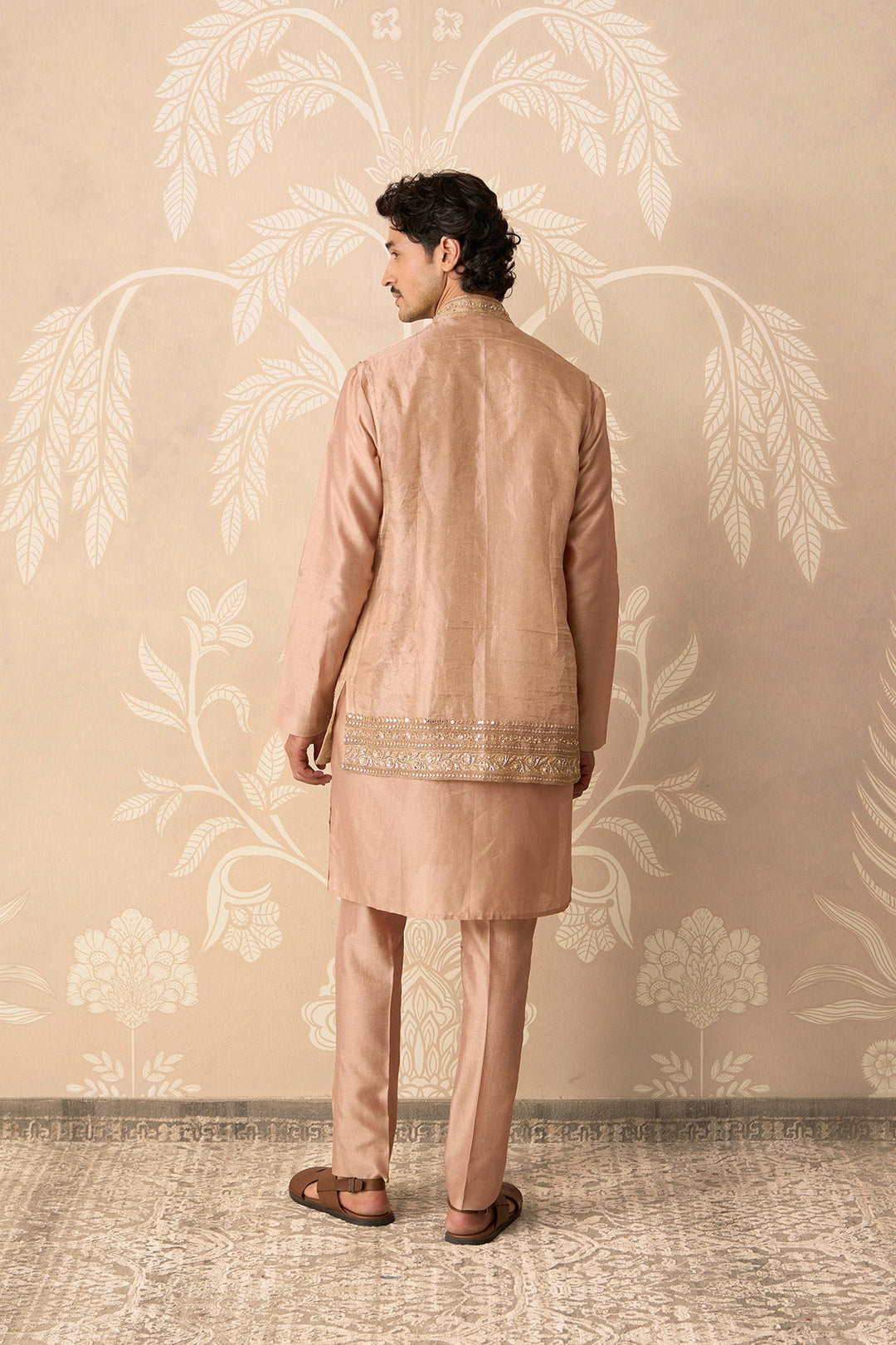 Zaroon-RTS
Kurta Bandi Set-RTS