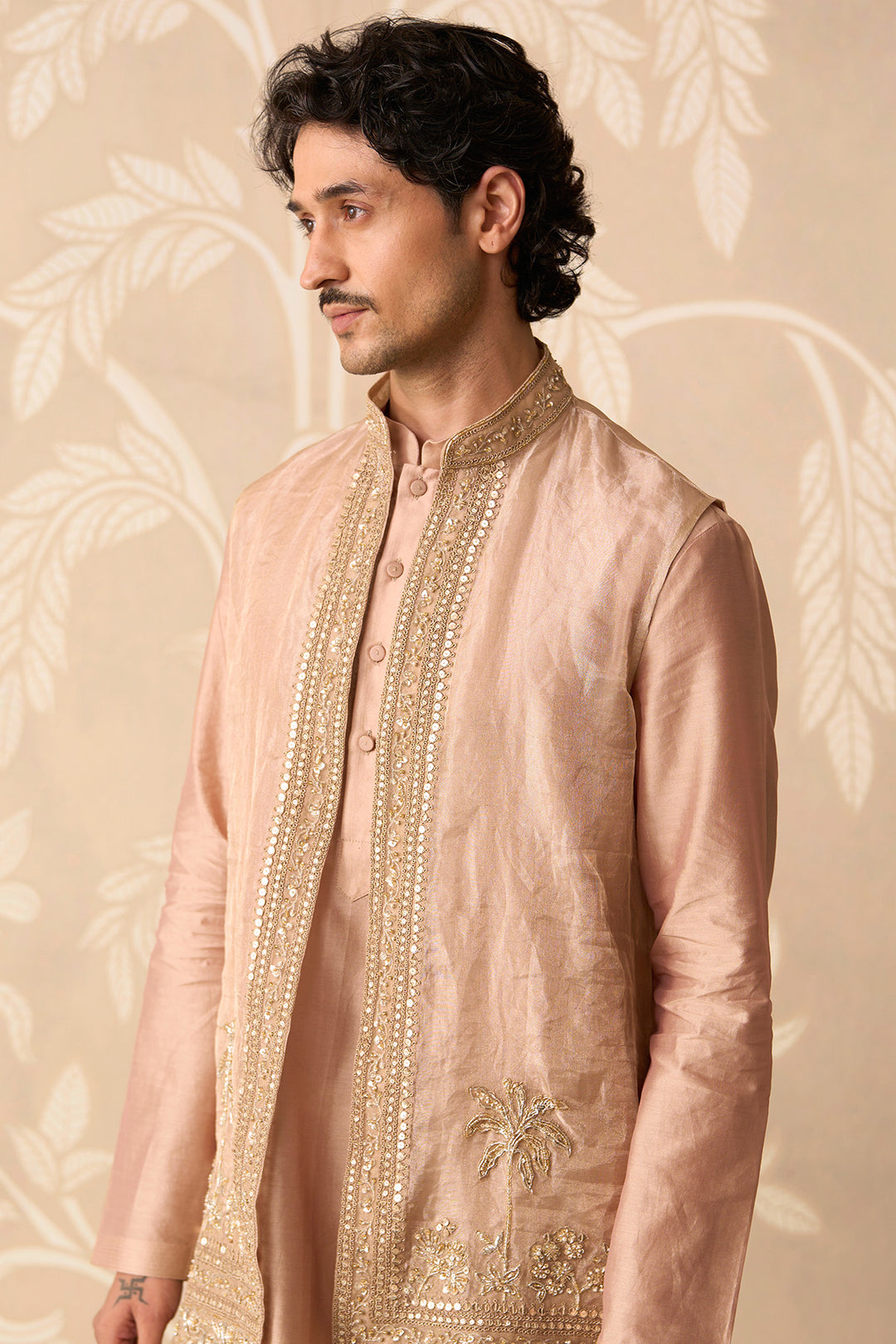 Zaroon 
Kurta Bandi Set