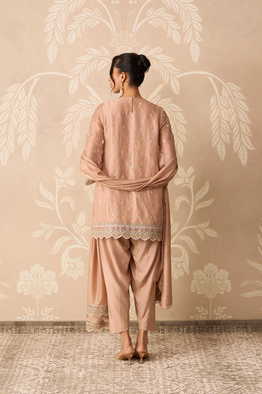 Zehn-RTS
Kurta Salwar Set-RTS