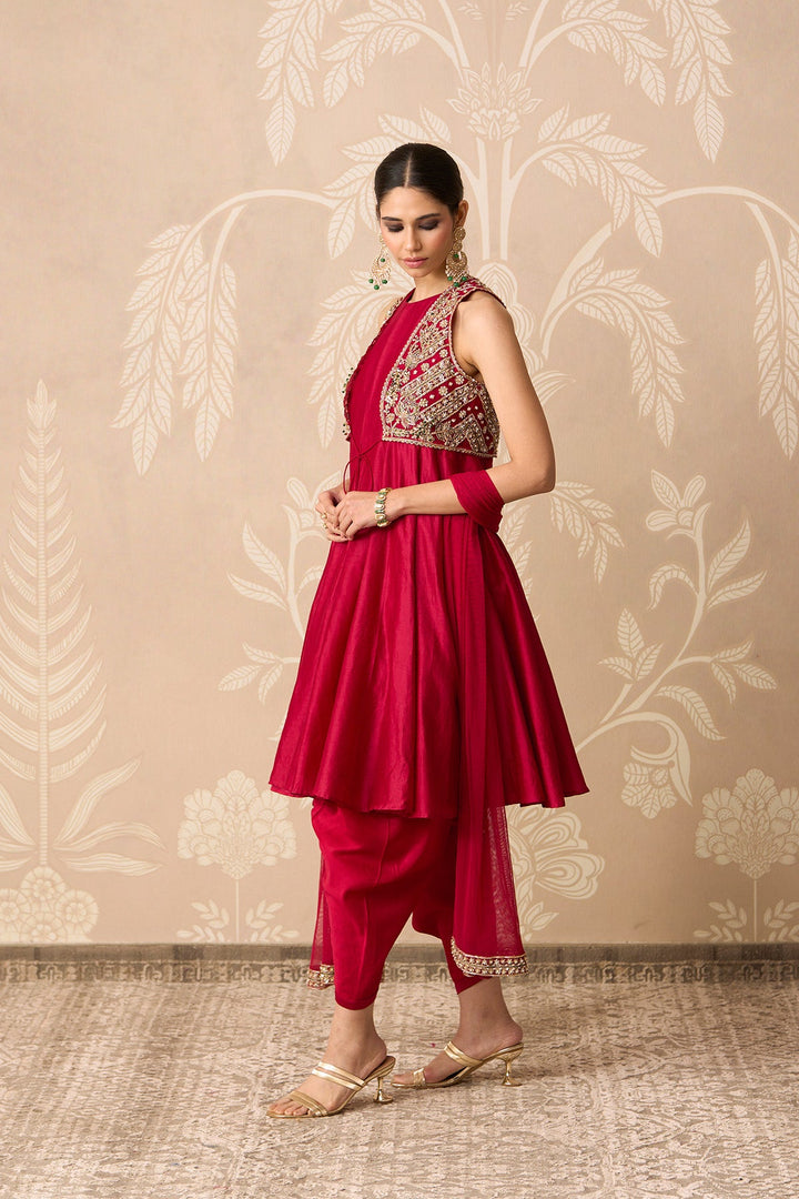 Raabta-RTS
Kurta Salwar Set-RTS