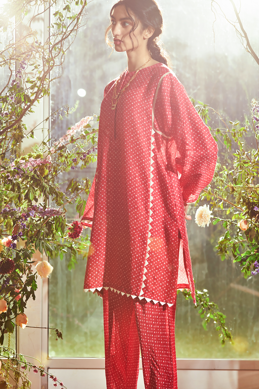 RIDHI-MEHRA-Red folk printed chanderi kurta. Red folk printed chanderi salwar pants.